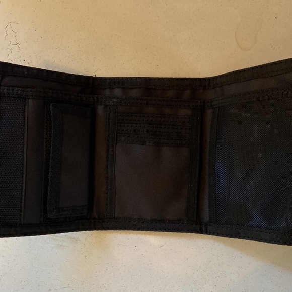 Vans velcro checkered wallet. Never used. Excellent condition. - Picture 4 of 6